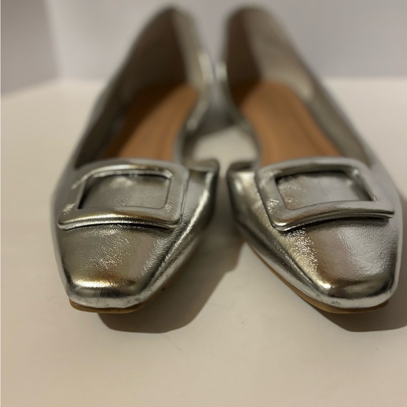 Chinese Laundry Metallic Silver Flats with Buckle - Picture 4 of 13